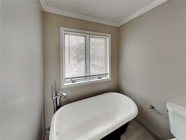 Building Photo - 11893 Dunhill Rd