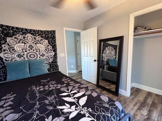 Building Photo - 315 Parkwood Pl