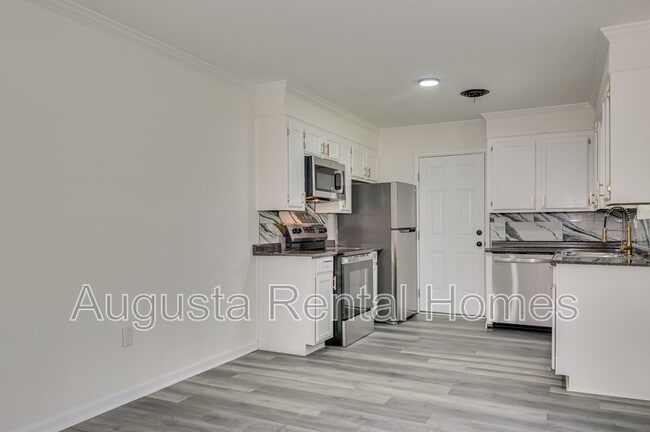 Building Photo - 3623 Columbine Dr