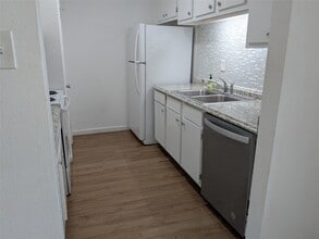 Building Photo - 5550 N Braeswood Blvd