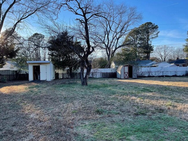 Building Photo - Renovated 3BR / 2BA home near Forest Hill ...