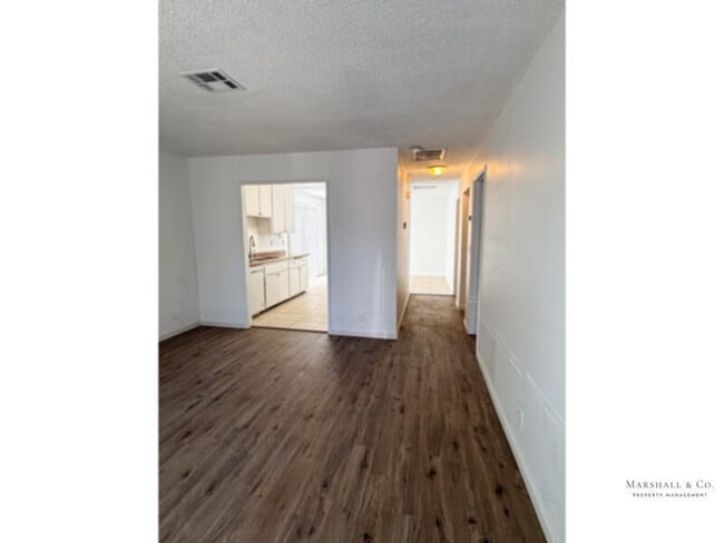 Building Photo - Spacious 2br/1ba, NEW FLOORS, LRG. Bedroooms, Private Patio, Garage!!