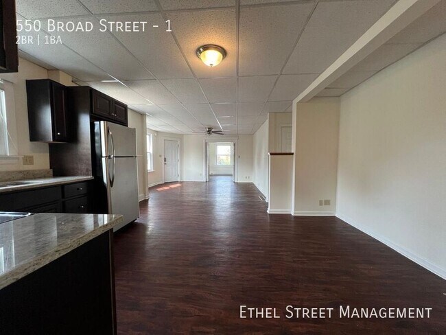 Building Photo - 550 Broad St