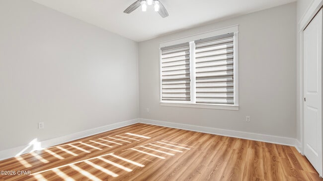 Building Photo - 1719 Country Club Dr