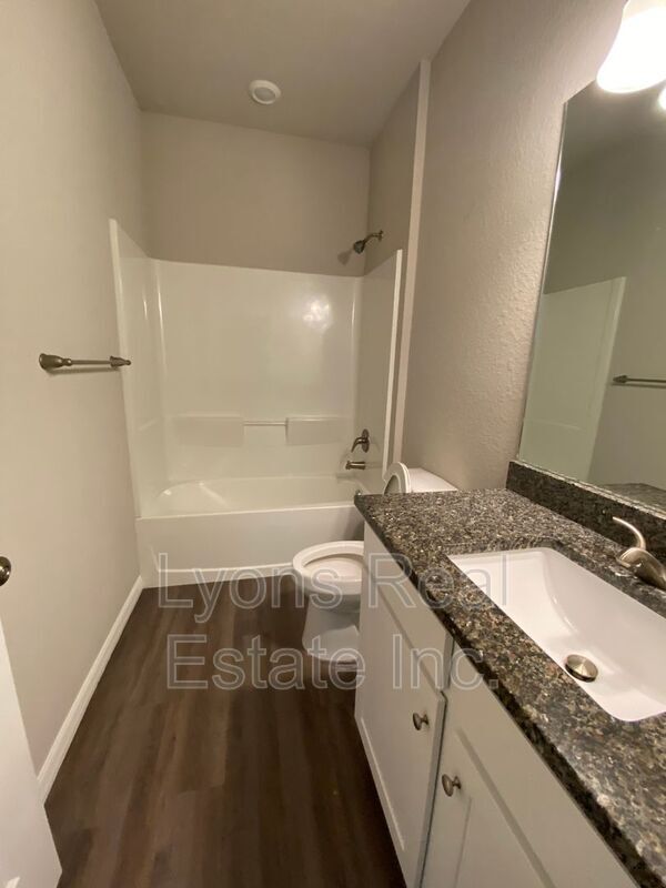 Building Photo - 2497 Cortland Ave