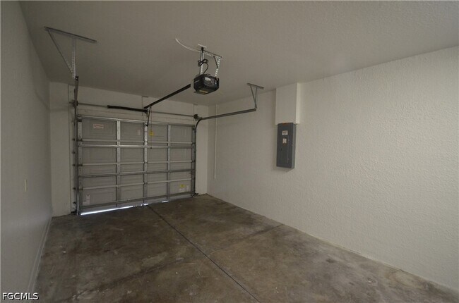 Building Photo - 3303 Armstrong Ct