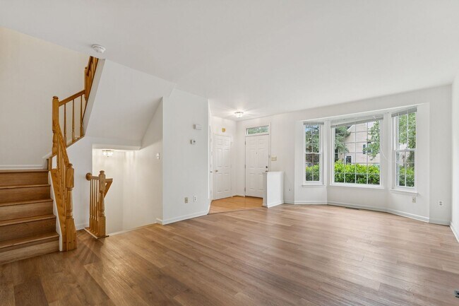 Building Photo - Great Location for schools, shopping and d...