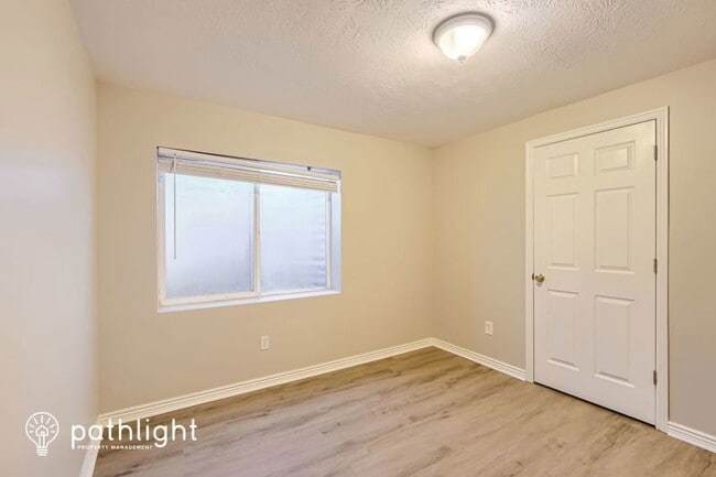 Building Photo - 846 E 900 N