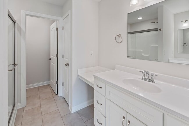 Building Photo - Lovely Updated Townhome for rent!