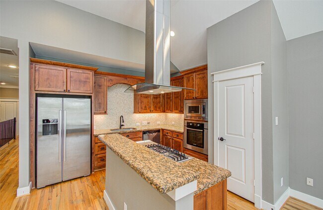 Building Photo - 1034 Dunbar St