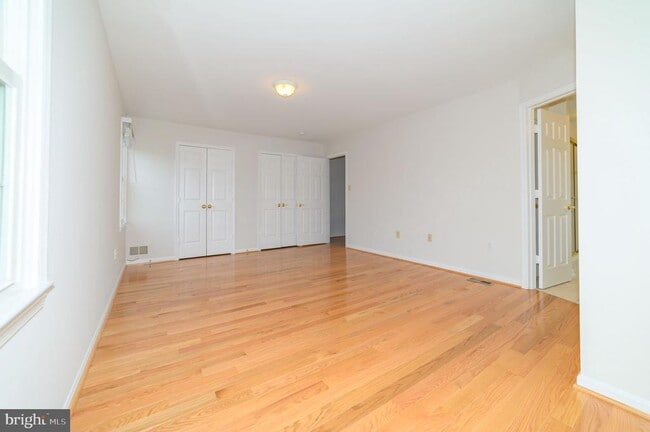 Building Photo - 8016 Merry Oaks Ln