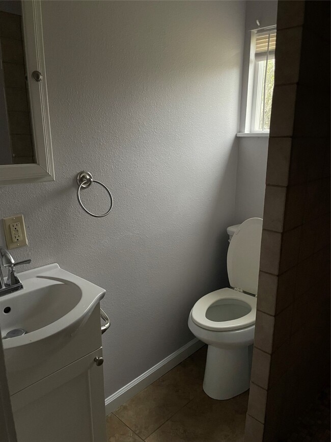 Building Photo - 205 Mcelroy Ave