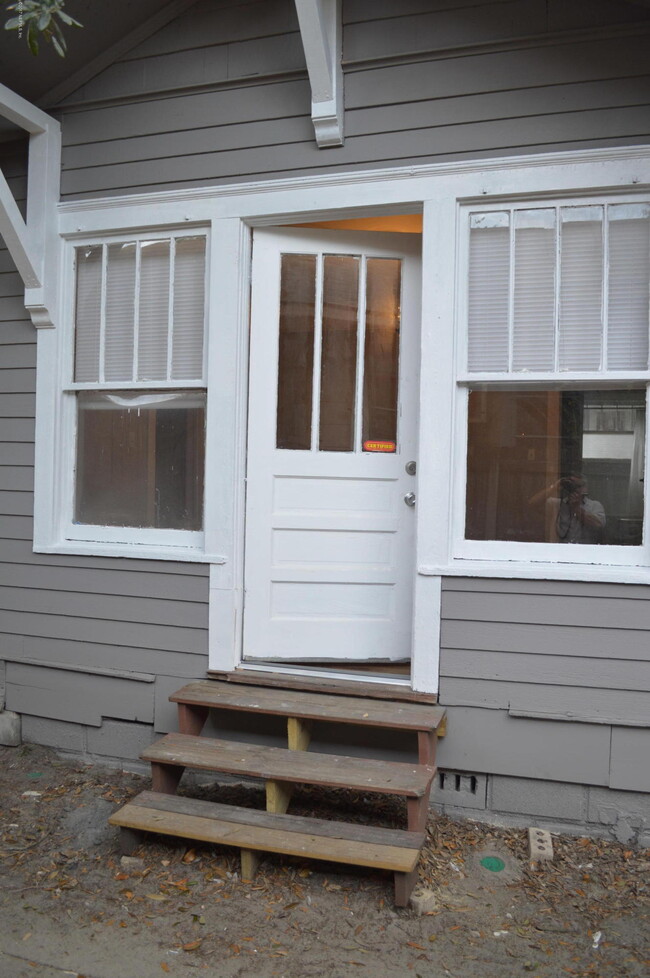 Building Photo - 2536 Phyllis St