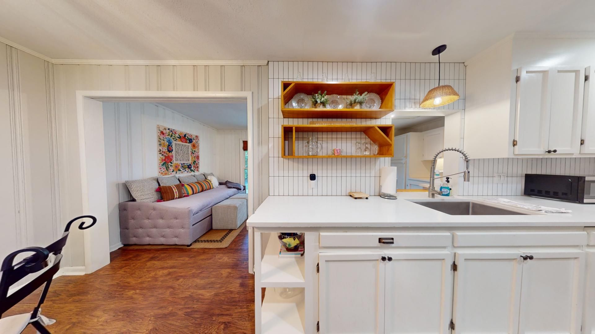 Building Photo - Super Cute One Level Home 1 mile from Toom...