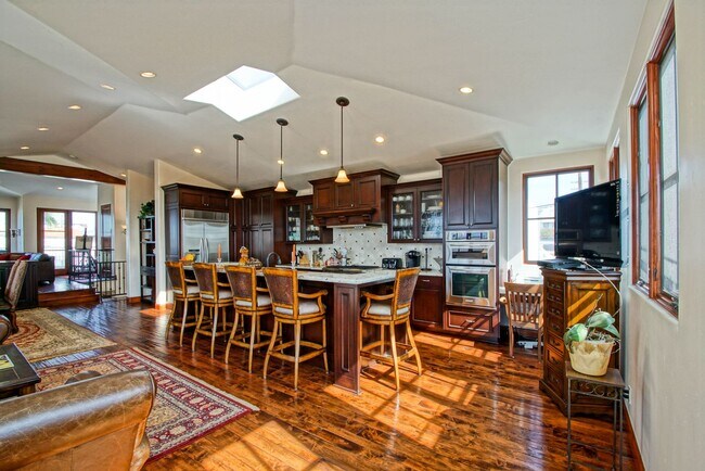 Building Photo - LUXURIOUS & FULLY FURNISHED, 2800 SQ FT WALKSTREET HOME W/ GREAT OCEAN VIEWS, LARGE DECK, 3 BALCO...