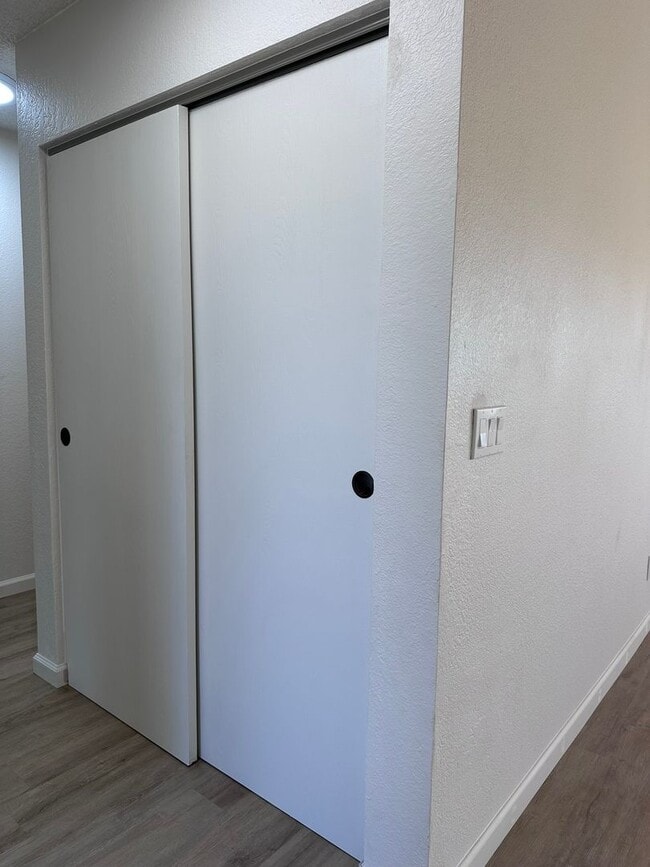 Building Photo - Excellent Florin Area 3bd/2bath home updat...