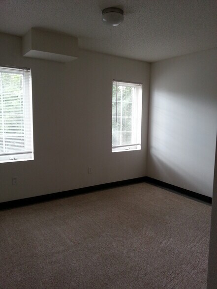 Building Photo - 943 S Gilbert St