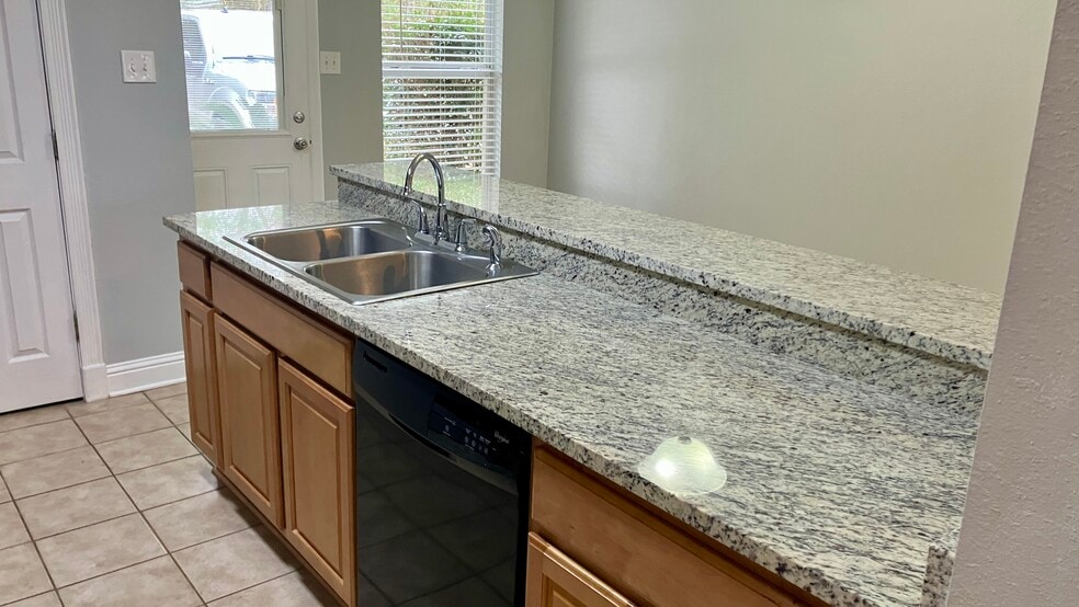 Building Photo - 1332 Tropical Cv