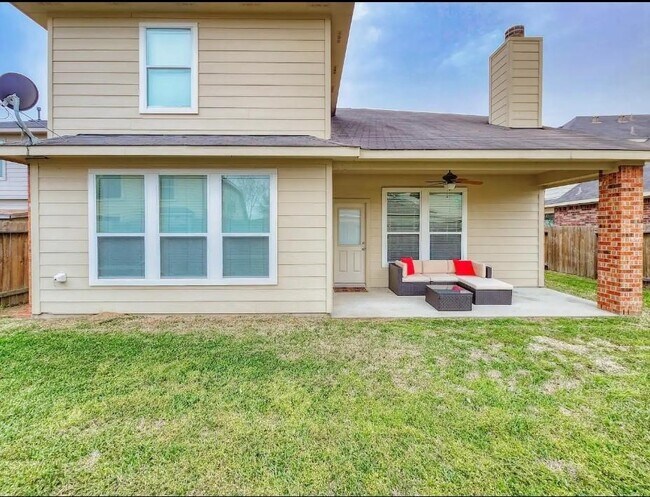 Building Photo - 2706 Lakecrest Way Dr