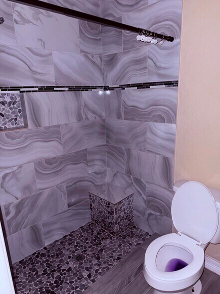 Master Bathroom - 1026 N Arcola St