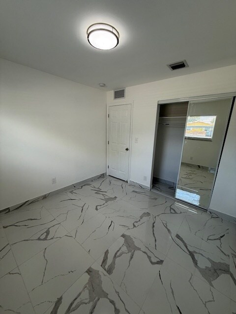 Building Photo - 5962