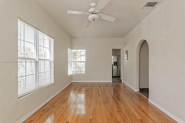 Building Photo - 32 Calabria Ave