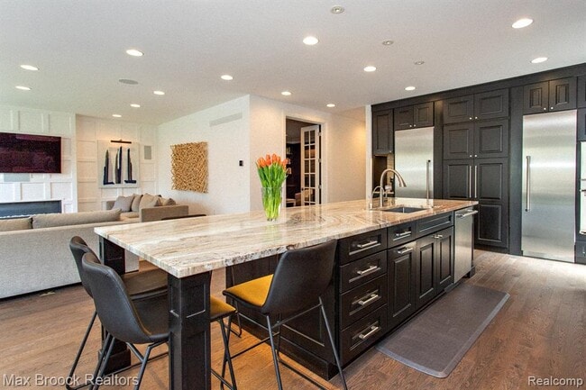 Building Photo - 25925 York Rd