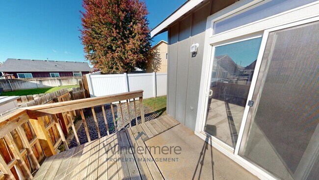 Building Photo - 1158 SE Surita Ct