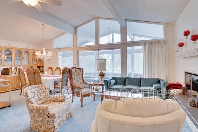 Building Photo - 1415 Crestline Dr