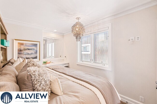 Building Photo - Stunning Beach House located on Newport Beach Boardwalk- 30+ Day Rental!