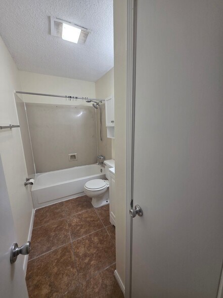 Building Photo - 4780 Pontchartrain Dr