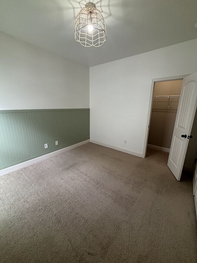 Building Photo - 3 Bed 2 Bath Home In Westover With A 2 Car Garage
