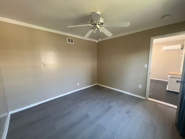 Building Photo - Charming 1 Bedroom, 1 Bathroom ADU in Pacoima! Ready for Move-In!
