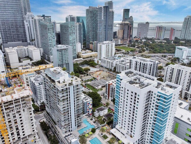 Building Photo - 1010 SW 2nd Ave