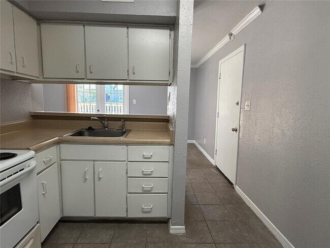 Building Photo - 425 Wymore Rd