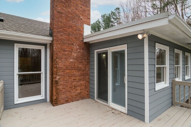 Building Photo - Freshly Updated! Beautiful 3 Bedroom, 2 Bath Ranch with Private wooded lot - Pet Friendly!