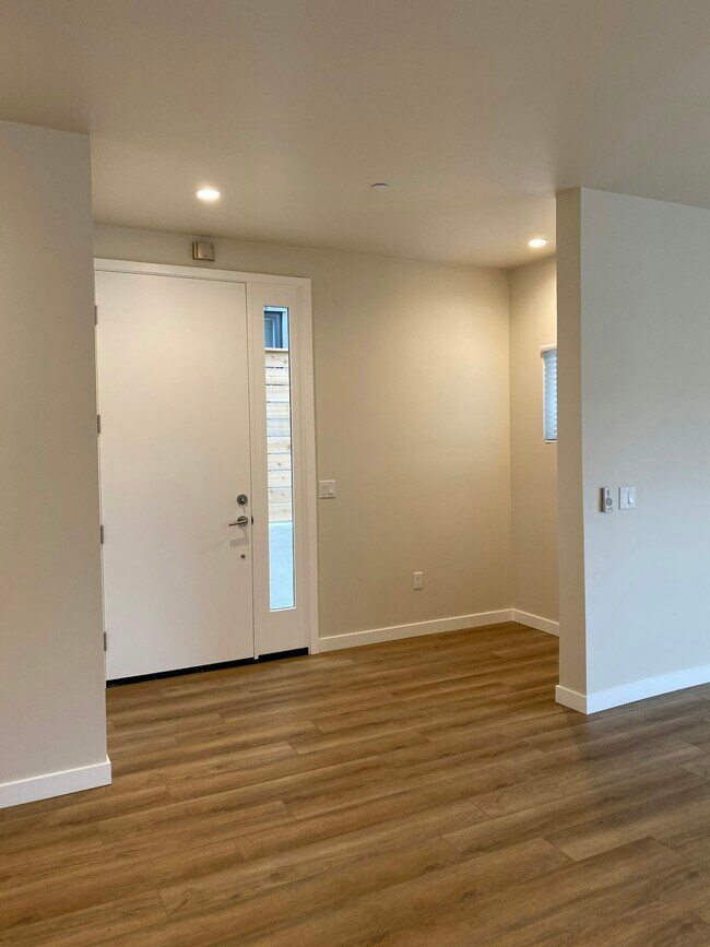 Building Photo - 691 Stoneridge Drive, Unit ADU