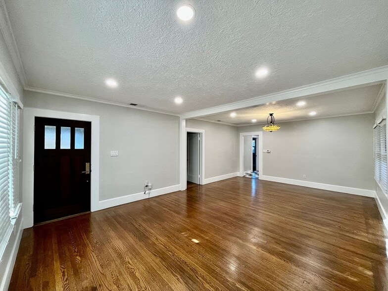 Building Photo - 3249 D St