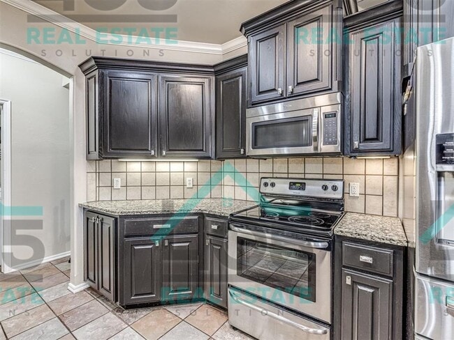 Building Photo - Amazing Rental in Choctaw