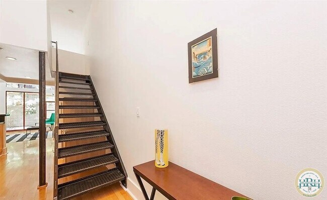 Building Photo - Spacious 1BR|2BA Loft Style Condo in the h...