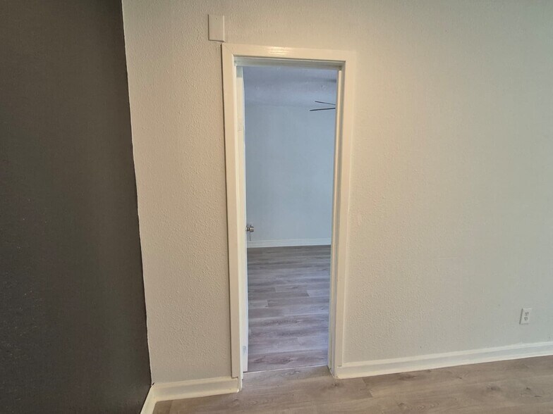 Building Photo - 10221 Bretton Dr