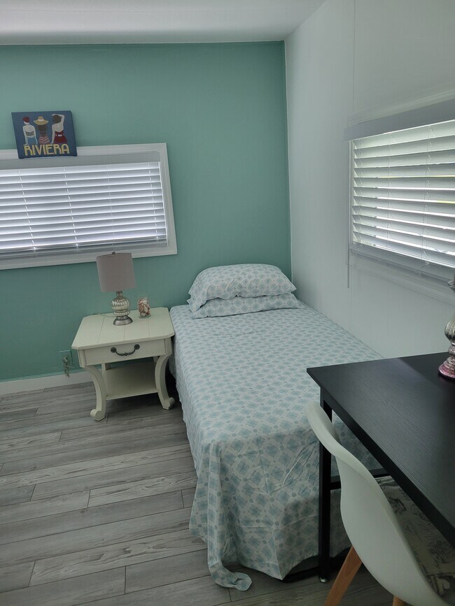 Building Photo - 6450 Floral Ct