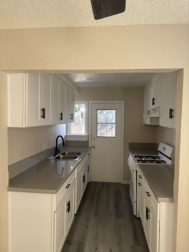 Building Photo - 2433 E Garvey Ave N