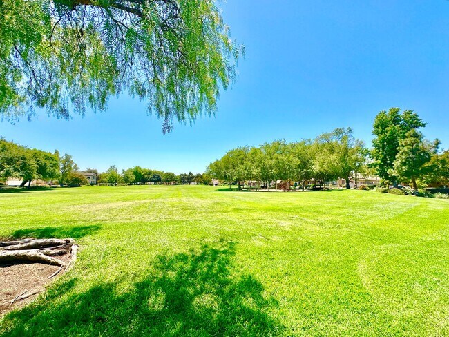 Building Photo - Beautiful Single-Level Custom Home with Serene Backyard Space in the Lovely Peppertree Park Commu...