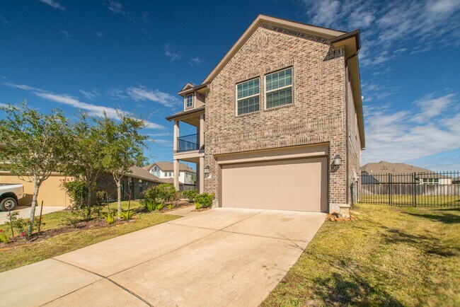 Primary Photo - 8 Florentino Vine Pl