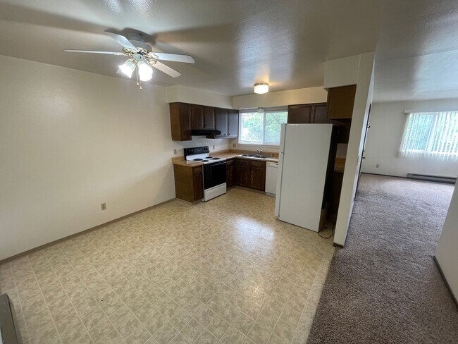 Building Photo - Convenient Florida Road Condo