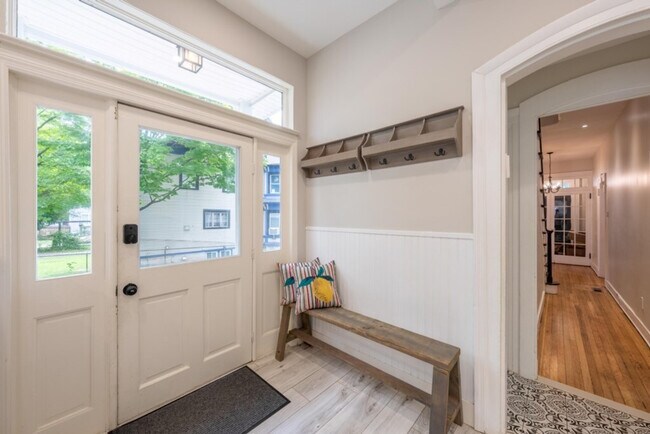 Building Photo - 139 W 4th Ave