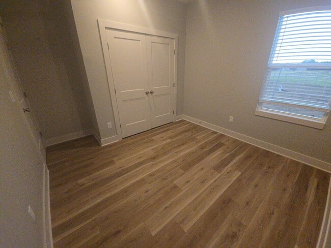 Building Photo - Modern 3-Bedroom Single-Family Home for Re...