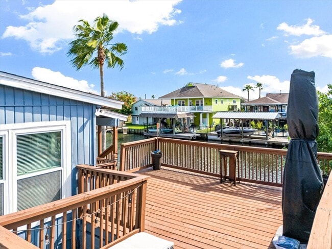 Building Photo - 370 Ling St