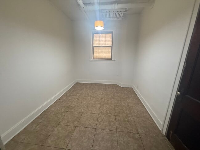 Building Photo - 3258 Maple Ave